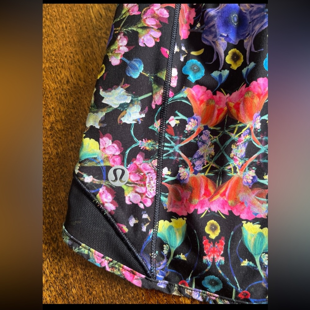 🍋LIKE NEW Lululemon hottie Hot Shorts - Picture 2 of 5